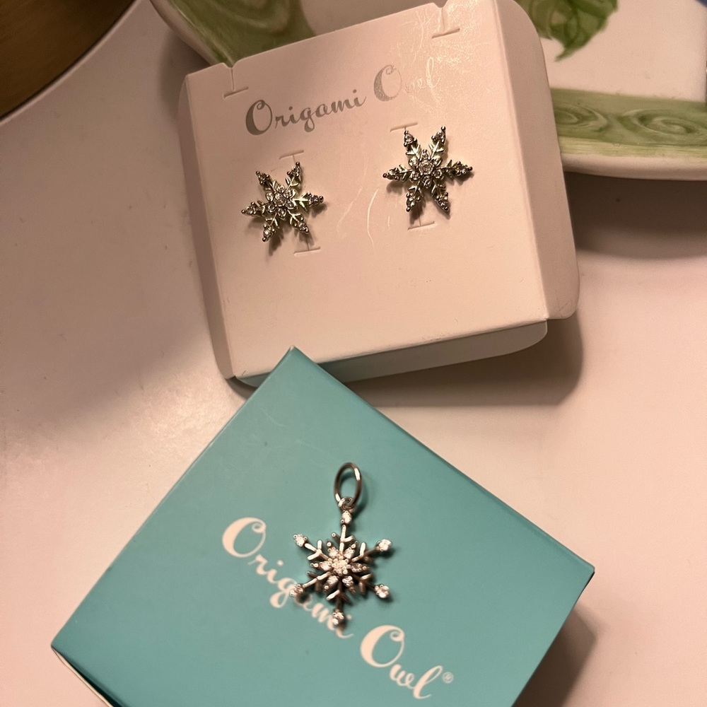 Silver Snowflake earrings & Pendant set
